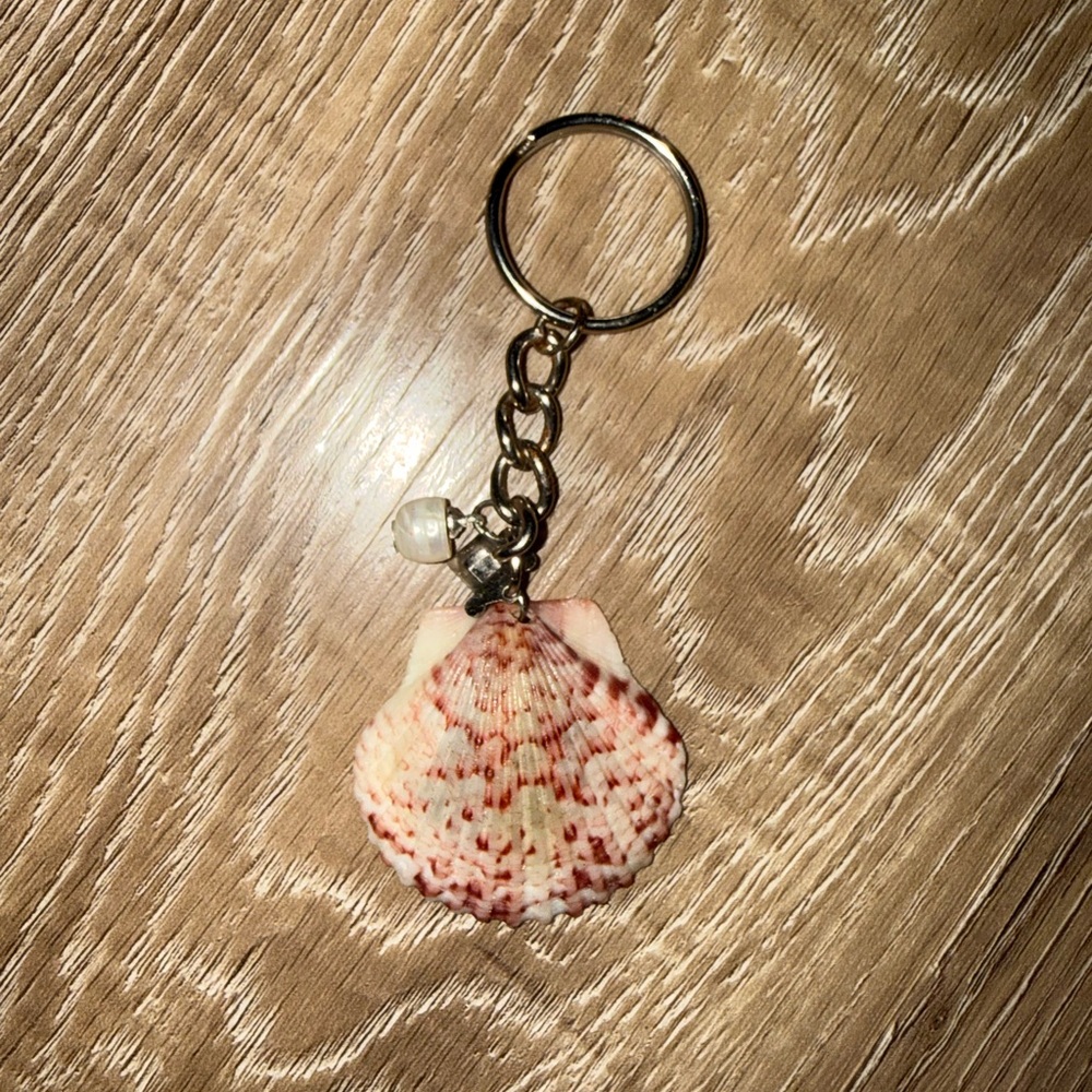 Seashell Keychain with Pearl Accent